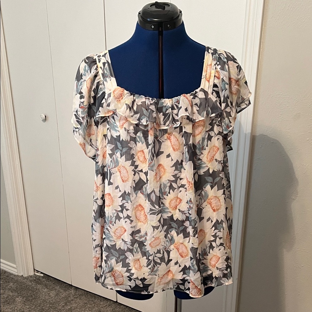 LC Lauren Conrad Floral Blouse in Gray and Cream